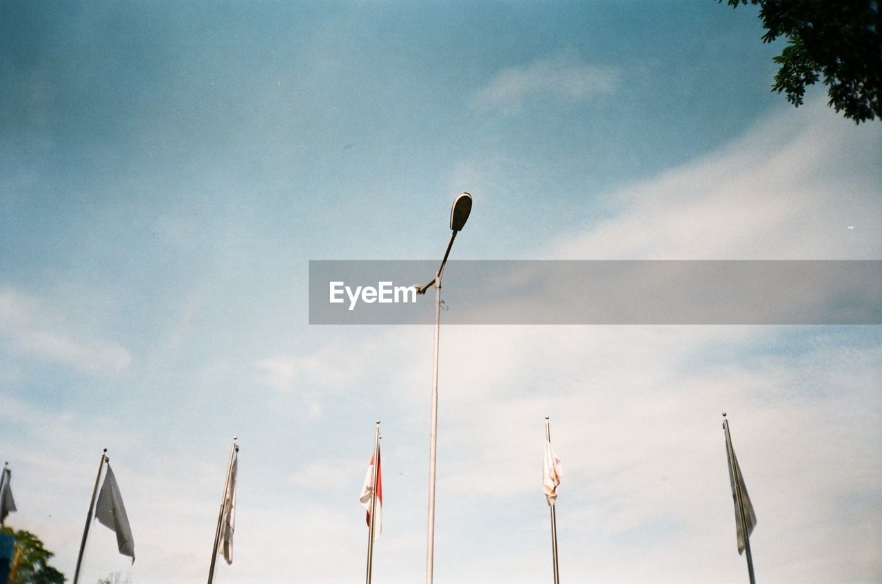 LOW ANGLE VIEW OF HELICOPTER AGAINST SKY