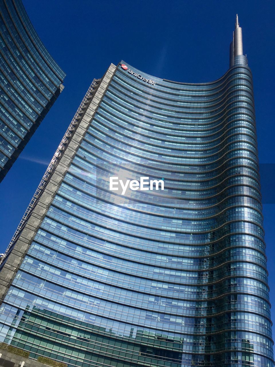 LOW ANGLE VIEW OF MODERN BUILDINGS AGAINST CLEAR BLUE SKY