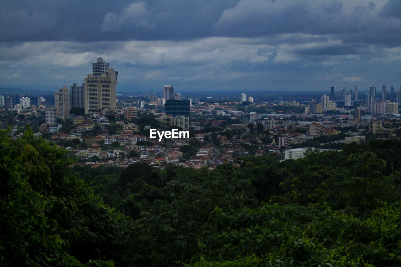 VIEW OF CITYSCAPE AGAINST SKY