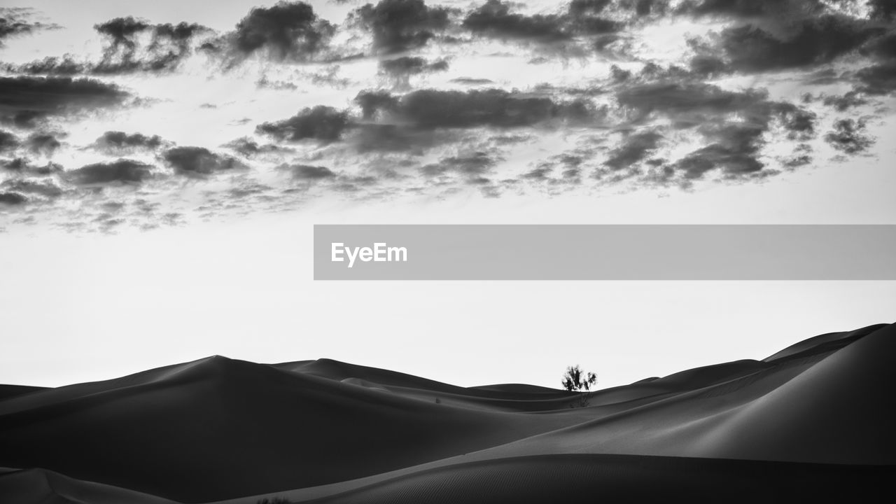 LOW ANGLE VIEW OF SILHOUETTE MOUNTAIN AGAINST SKY