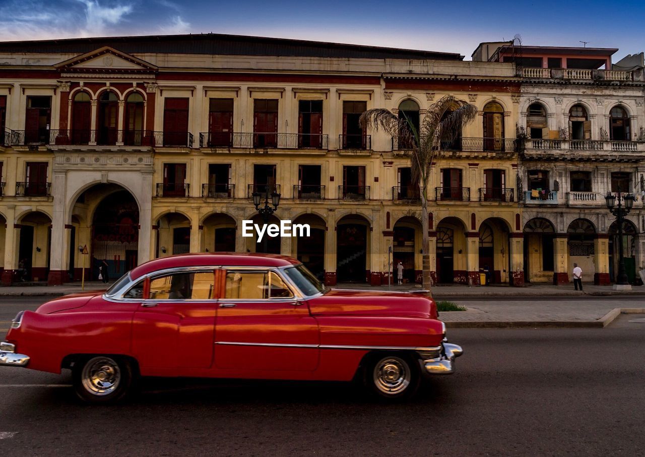 VINTAGE CAR ON STREET