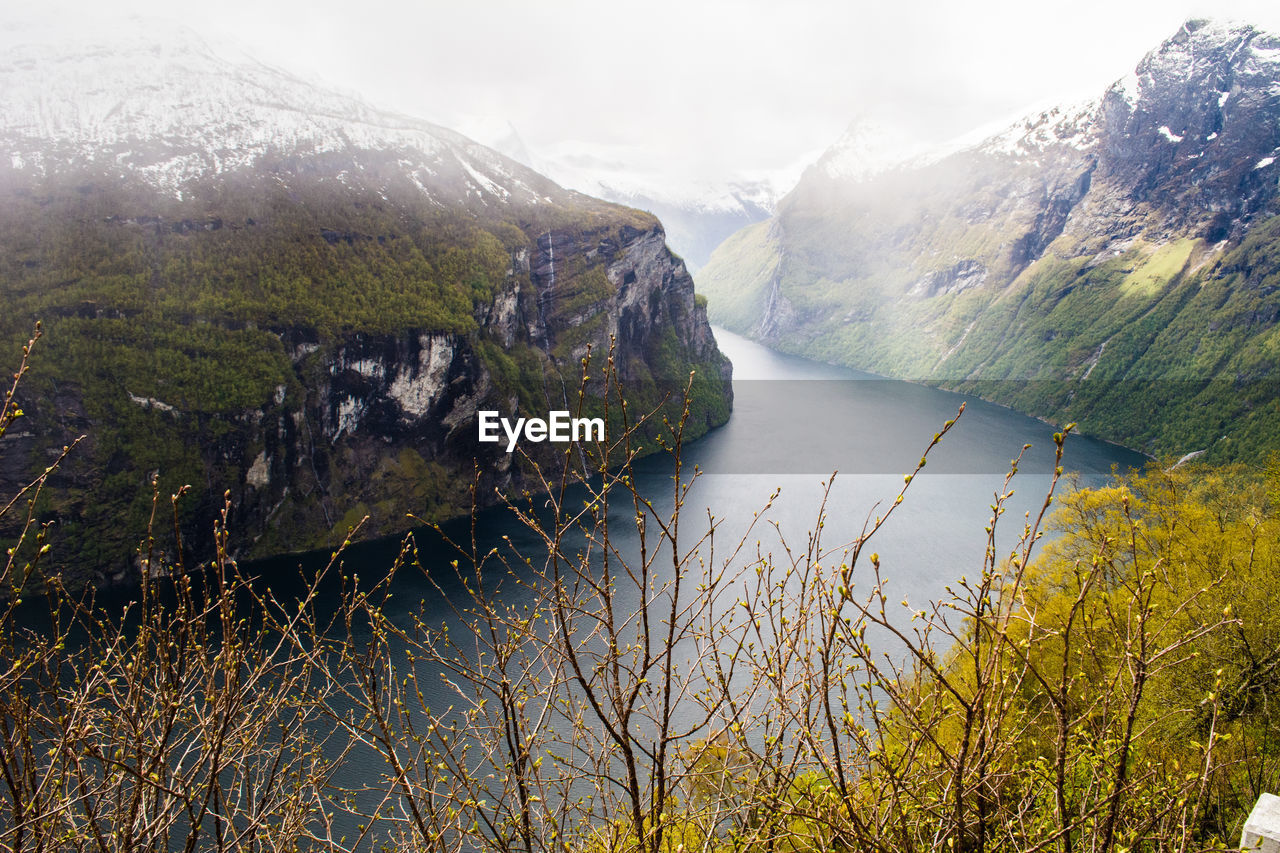 SCENIC VIEW OF LAKE BY MOUNTAINS AGAINST SKY