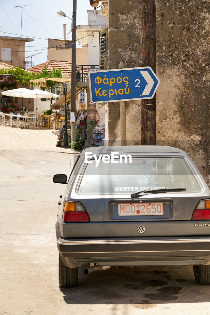 INFORMATION SIGN ON ROAD AGAINST CITY