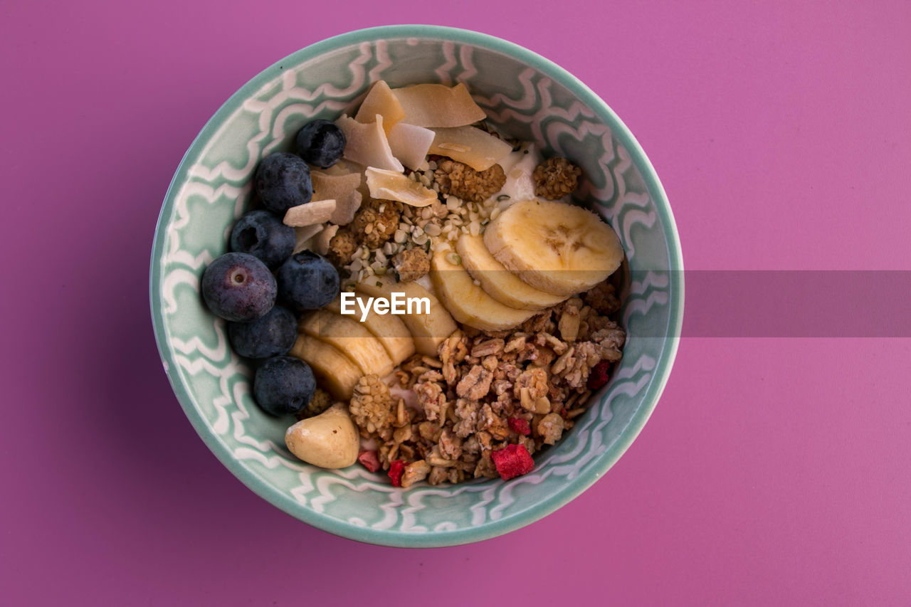 Breakfast Cereal Cereals Frühstück Blueberry Banana Müsli Protein Bar Healthy Eating Healthy Coconut From Above  Ready-to-eat Serving Size Served Pink Color Pink Background Backgrounds Background Pattern Textured  Bowl Fruit Fruits Starter Protein Full Frame Close Up Foodphotography Food Granola Treats At Home