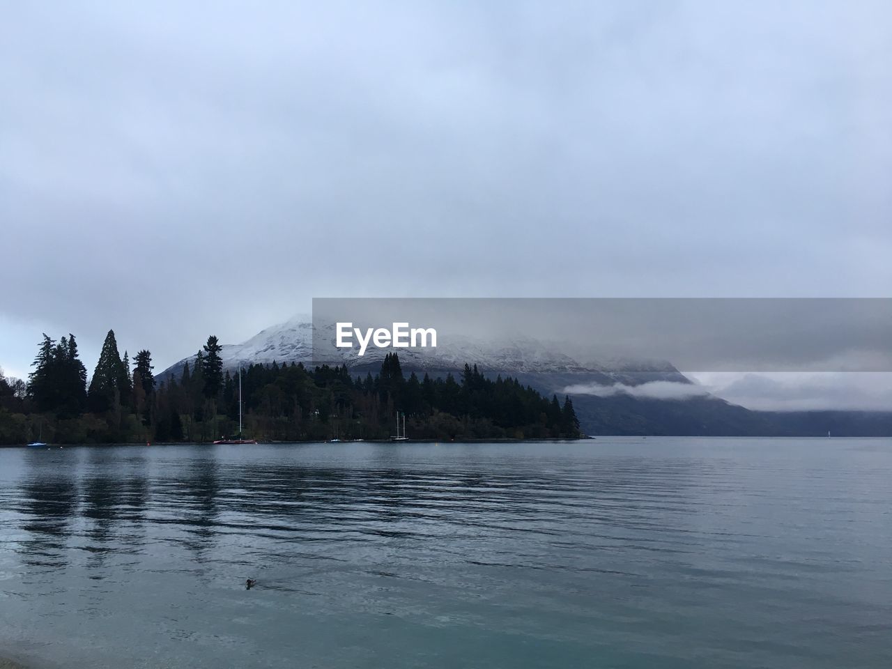 SCENIC VIEW OF LAKE BY MOUNTAIN AGAINST SKY