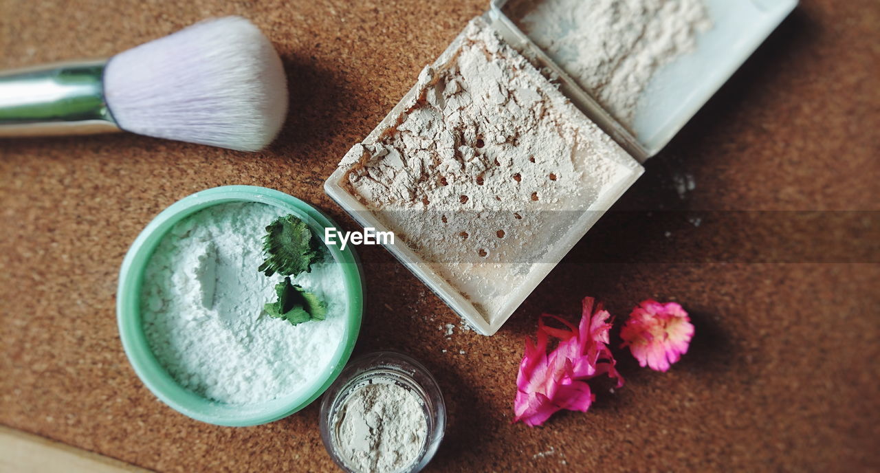 HIGH ANGLE VIEW OF BREAD ON TABLE