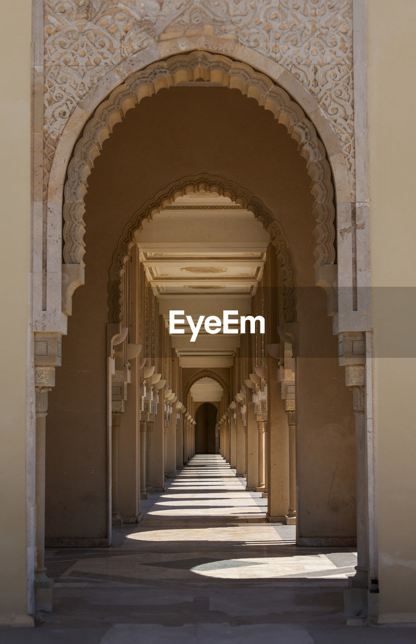 Elegant arched hallway reflecting islamic architectural heritage.