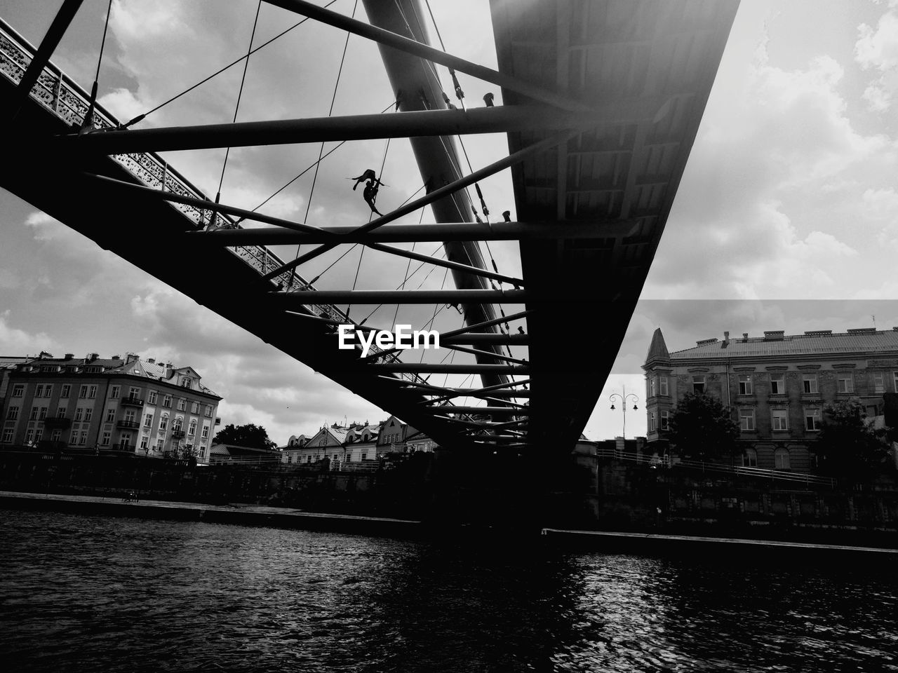 BRIDGE OVER RIVER AGAINST BUILDINGS