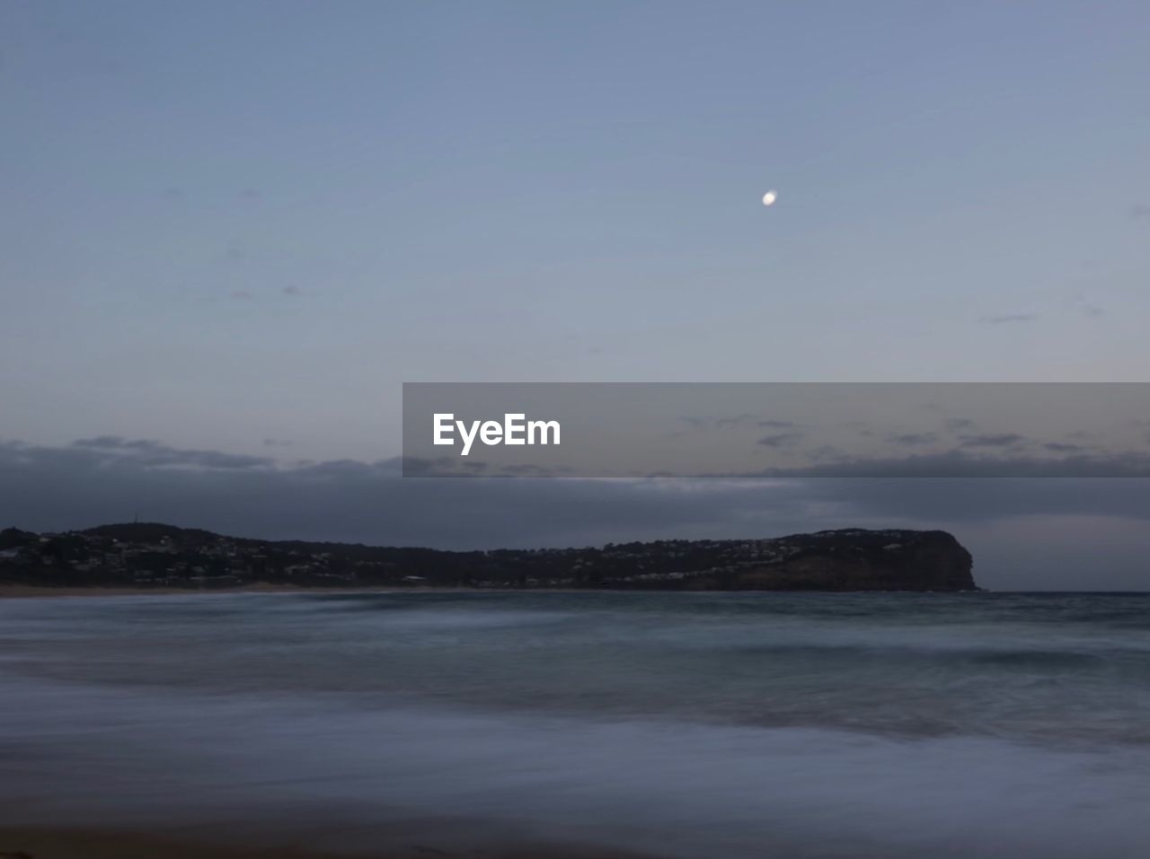 SCENIC VIEW OF SEA AT NIGHT