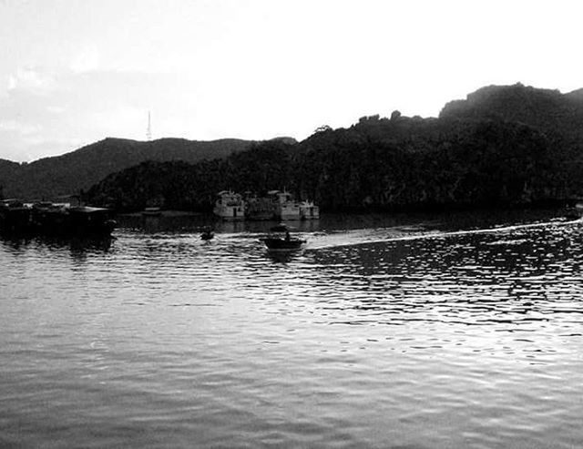 VIEW OF BOATS IN LAKE