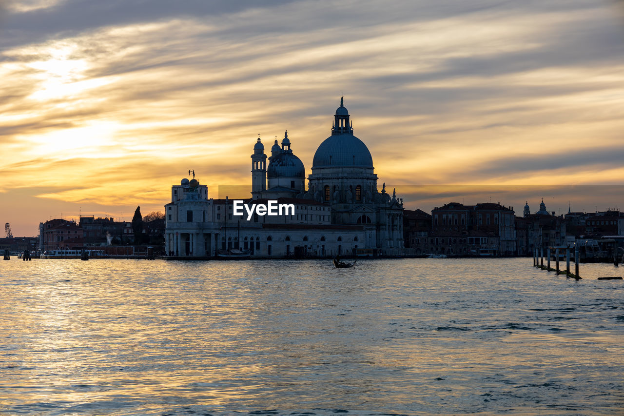 VIEW OF BUILDINGS AGAINST SKY AT SUNSET