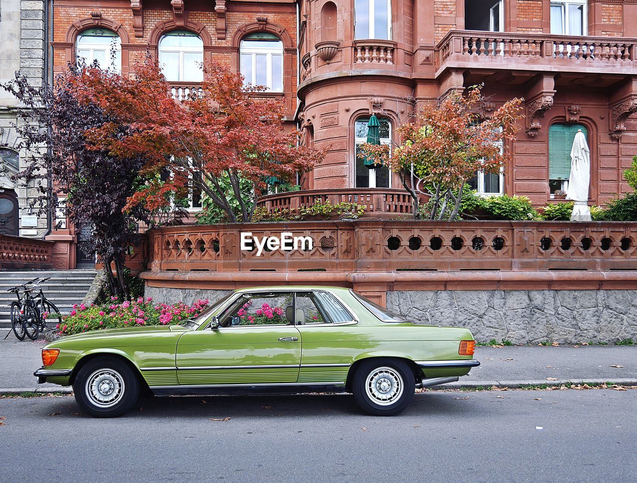 CAR PARKED IN CITY