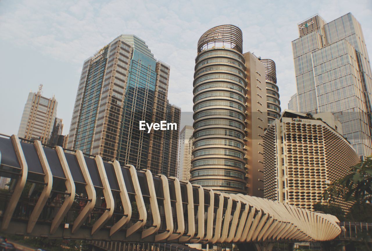 LOW ANGLE VIEW OF BUILDINGS IN CITY AGAINST SKY