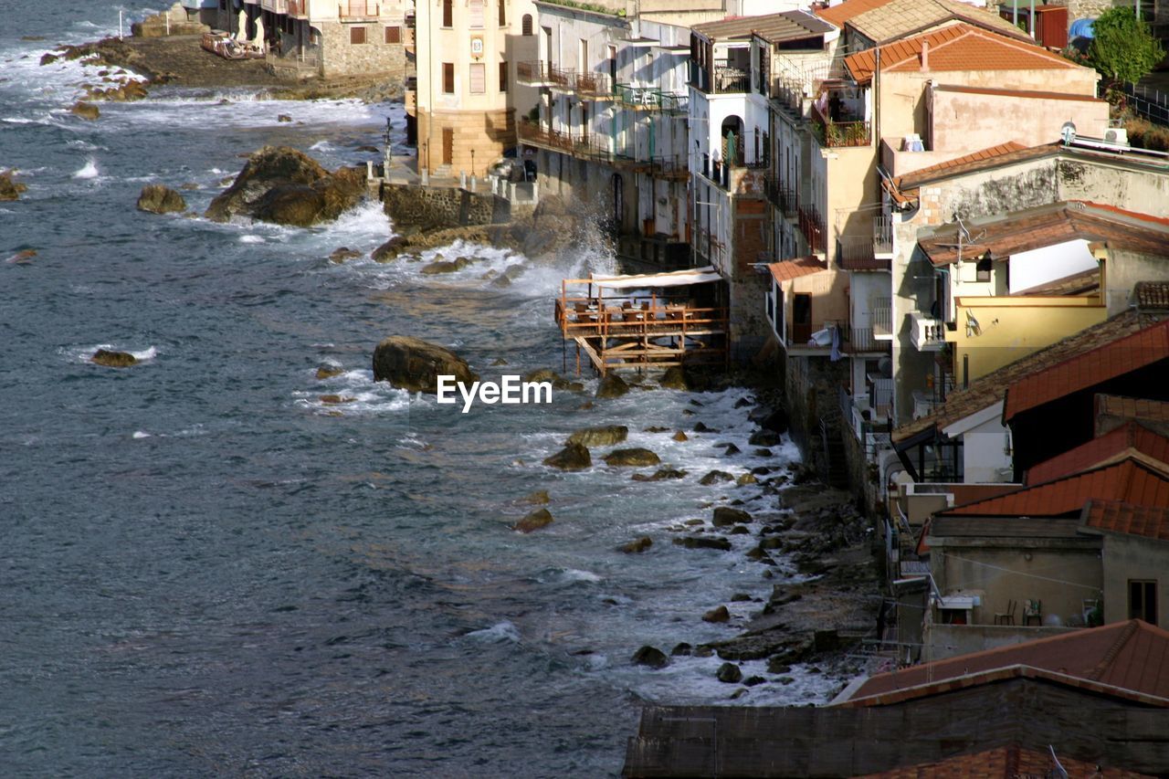 HIGH ANGLE VIEW OF CANAL IN CITY