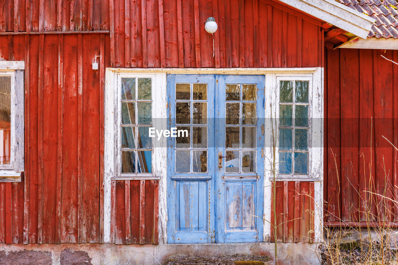 architecture, built structure, building exterior, building, house, wood, door, entrance, window, old, residential district, no people, barn, weathered, closed, day, red, facade, rundown, abandoned, outdoors, shed, history, wall - building feature, landscape, wall, rural scene, nature, home, brown, security, rotting, shack, protection, decline, the past, deterioration, city, agricultural building