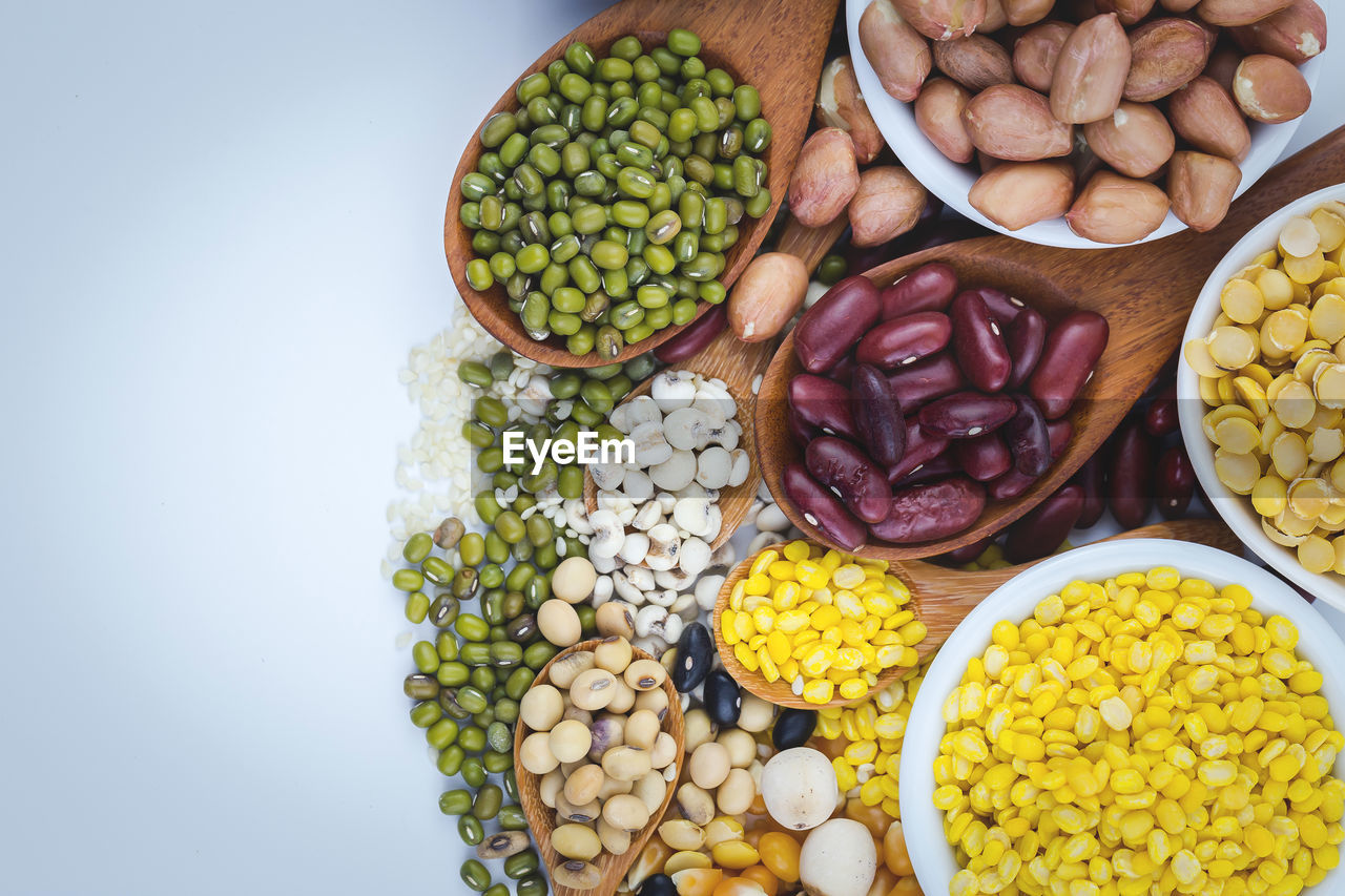 HIGH ANGLE VIEW OF FRUITS IN BOWL ON TABLE