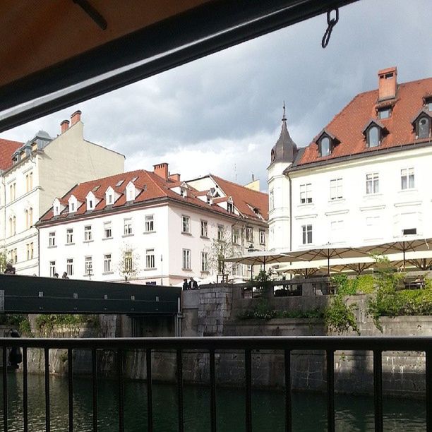 VIEW OF BUILDINGS AGAINST CLOUDY SKY