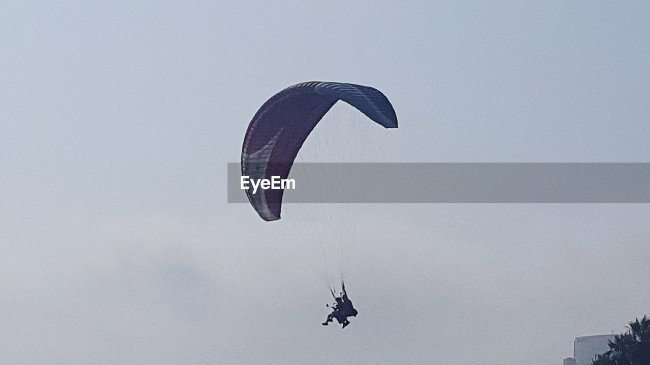 LOW ANGLE VIEW OF PARAGLIDING AGAINST SKY