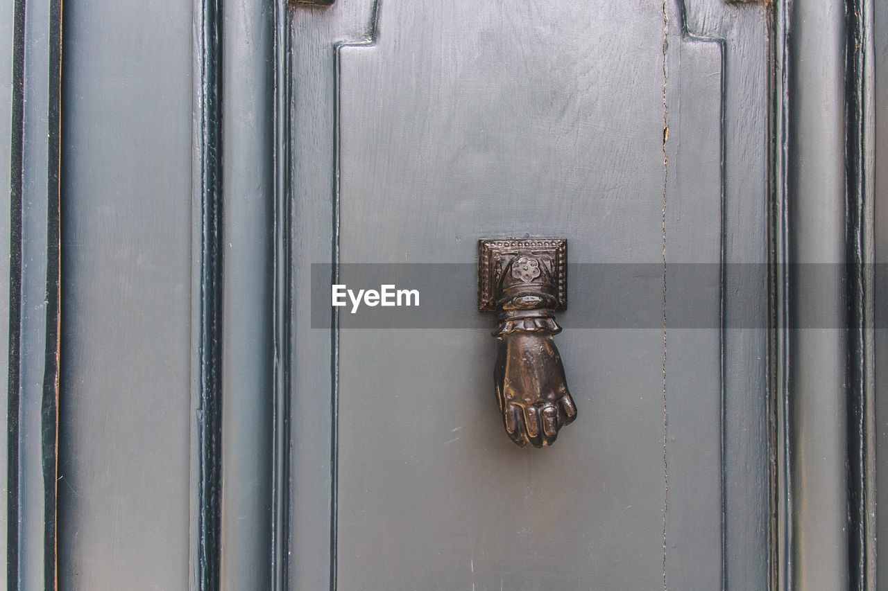 CLOSE-UP OF OLD RUSTY DOOR