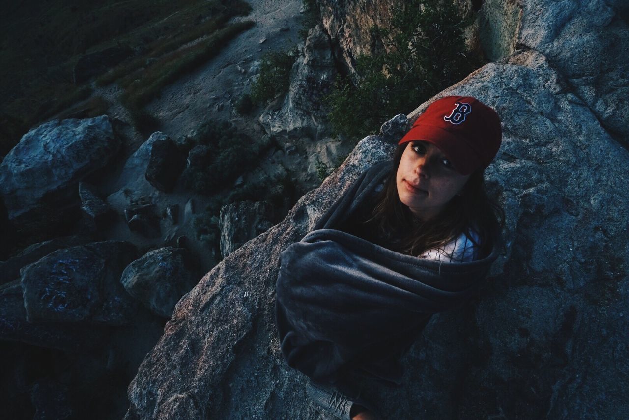 PORTRAIT OF BEAUTIFUL YOUNG WOMAN STANDING ON ROCK