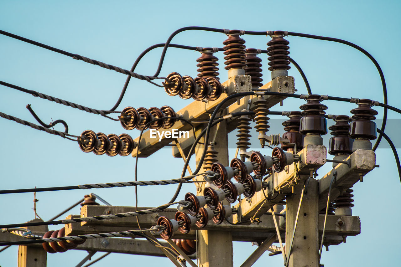 LOW ANGLE VIEW OF CABLES AGAINST CLEAR SKY