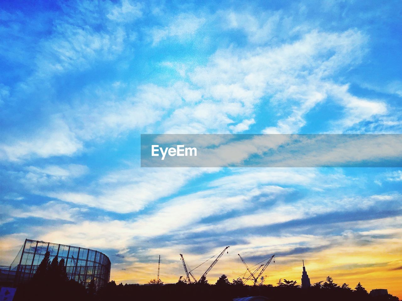 LOW ANGLE VIEW OF CLOUDY SKY DURING SUNSET