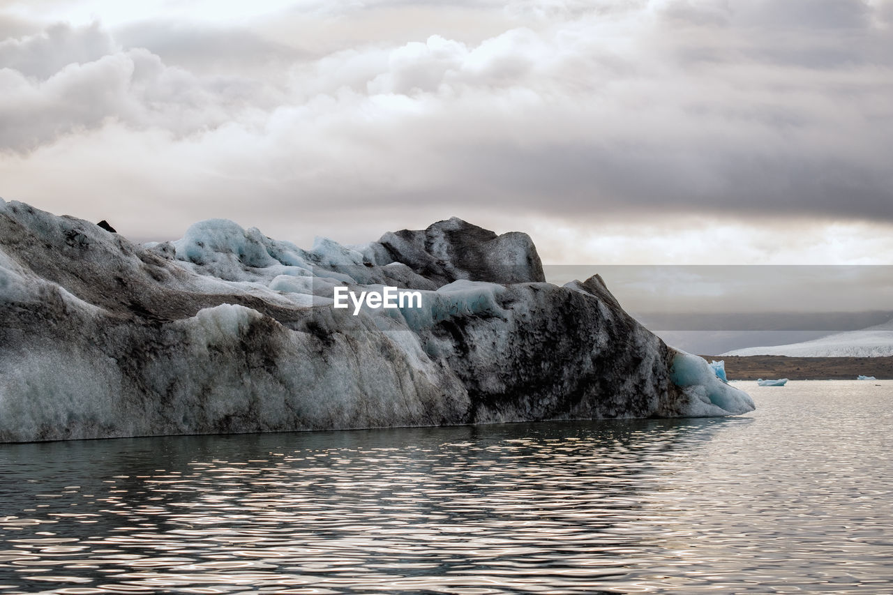 Icebergs in sea against sky