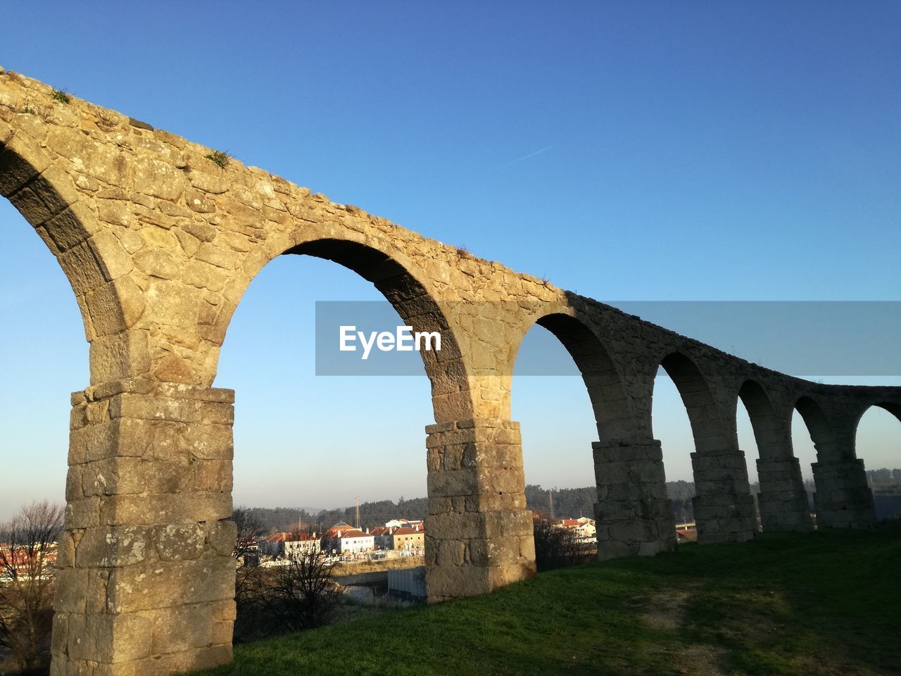 LOW ANGLE VIEW OF BRIDGE AGAINST SKY