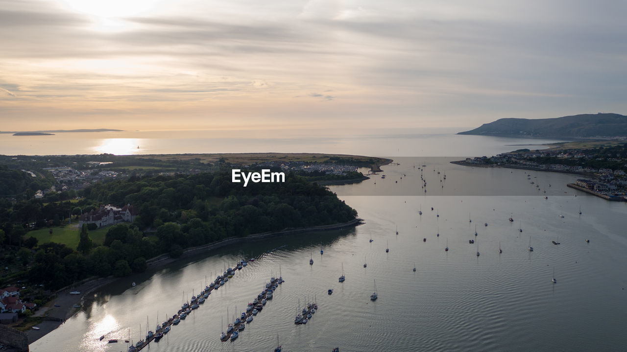 HIGH ANGLE VIEW OF BEACH AGAINST SKY