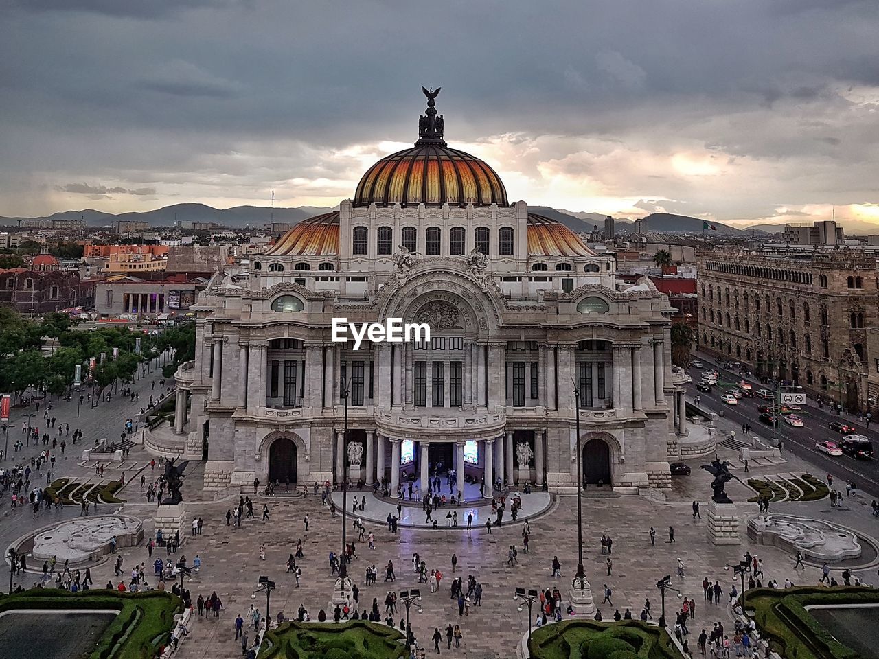 BUILDINGS IN CITY