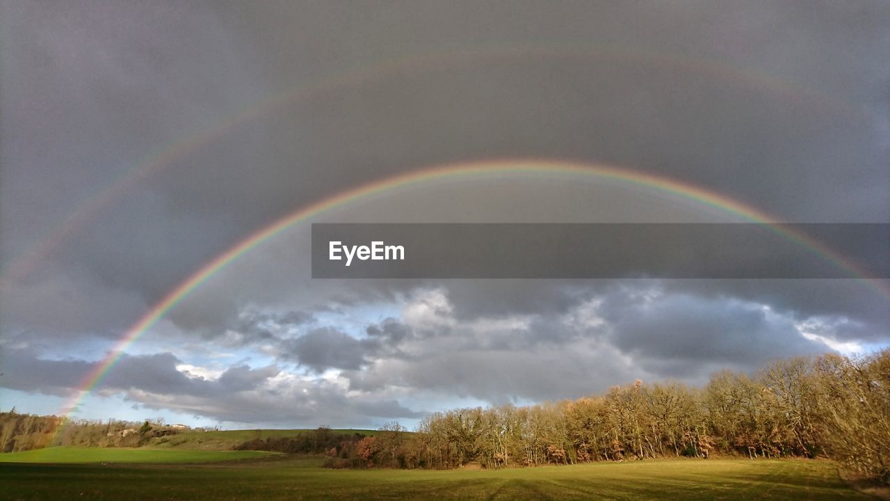 SCENIC VIEW OF RAINBOW OVER FIELD