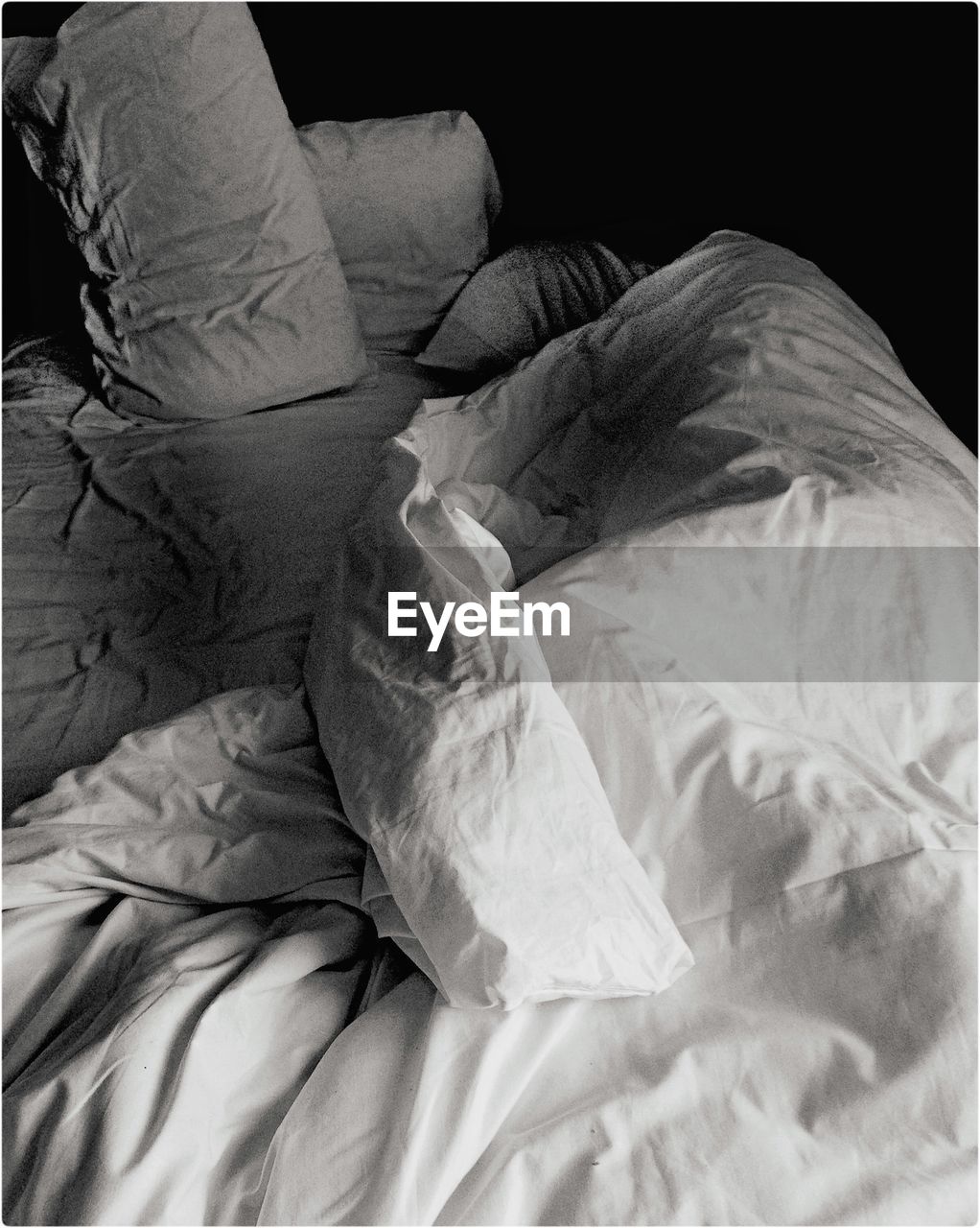 bed, crumpled, indoors, bedroom, sheet, home interior, no people, pillow, close-up, low section, day