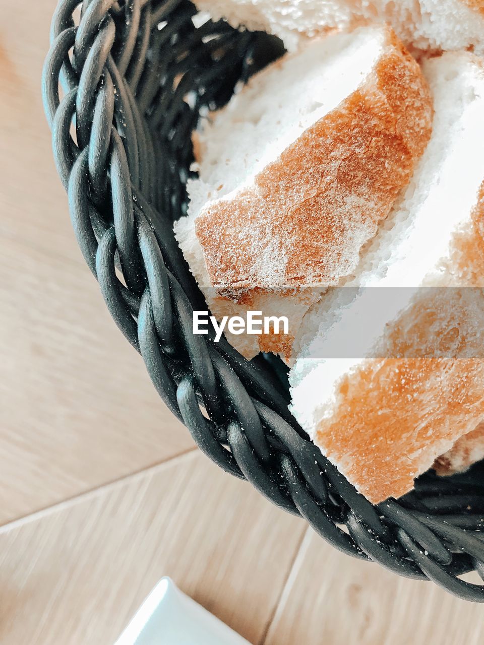 HIGH ANGLE VIEW OF ICE CREAM ON PLATE