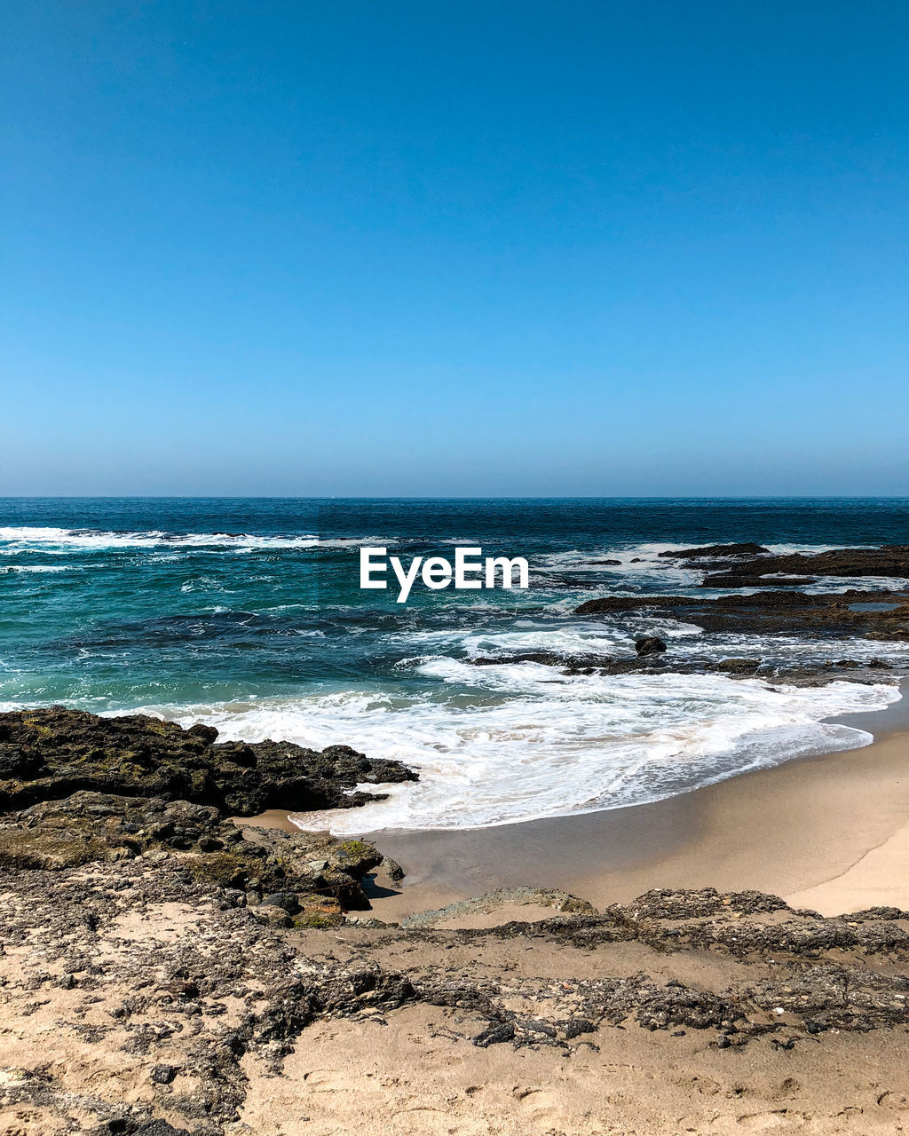 VIEW OF SEA AGAINST CLEAR SKY