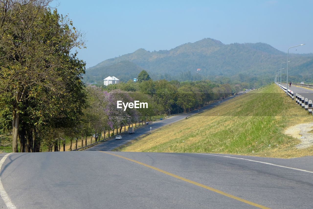 Empty road leading towards mountains