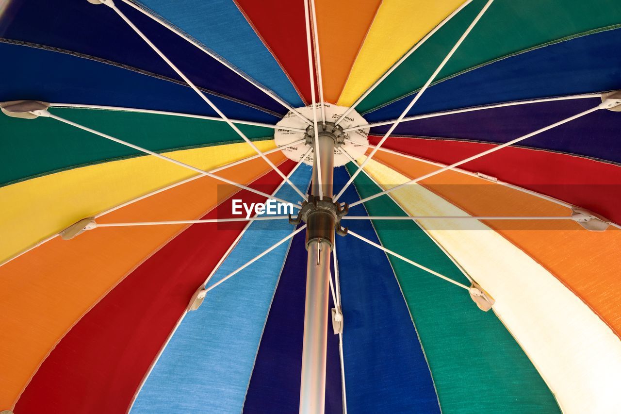 umbrella, multi colored, protection, fashion accessory, hot air balloon, pattern, parasol, parachute, security, vehicle, transportation, aircraft, no people, nature, outdoors, day, sky, balloon, air vehicle, circle, adventure