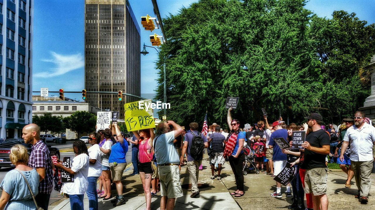 People gathered for independence day in city