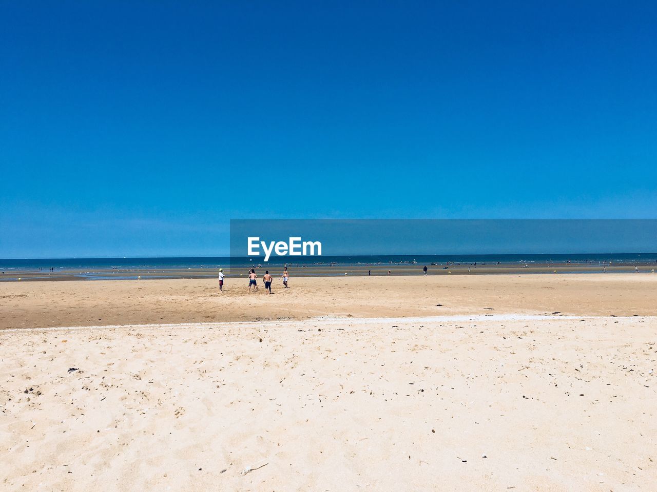 GROUP OF PEOPLE ON BEACH