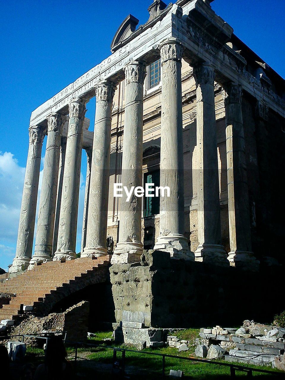 LOW ANGLE VIEW OF OLD RUINS