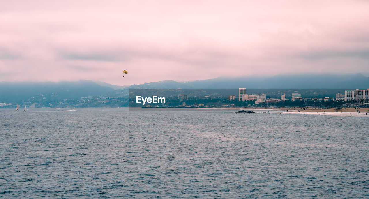 Scenic view of pacific ocean in los angeles, against the sky on a cloudy day.