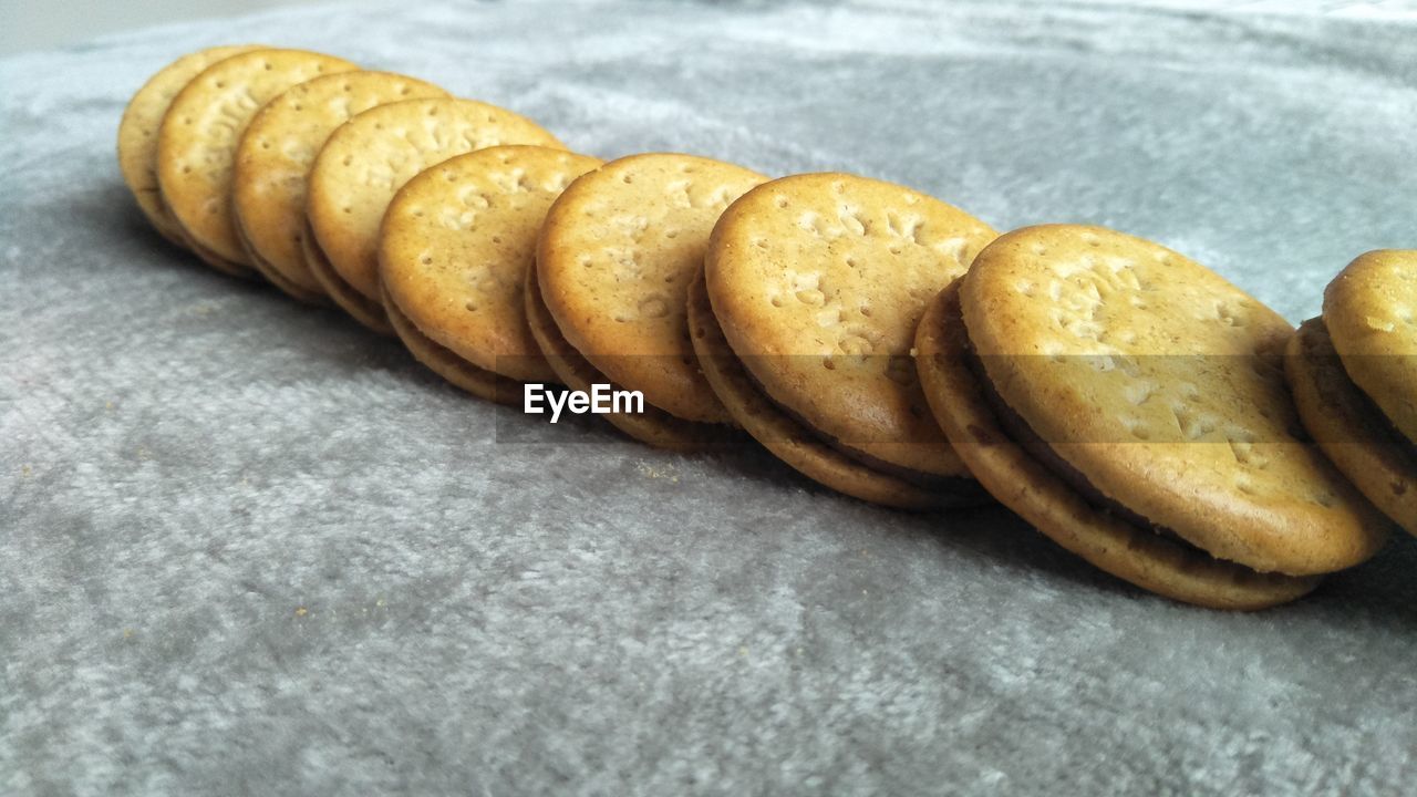 CLOSE-UP OF BREAD WITH MEAT ON TABLE