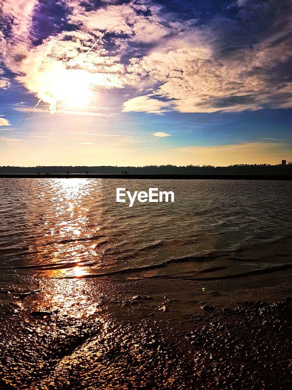 CLOSE-UP OF SEA AGAINST SUNSET SKY