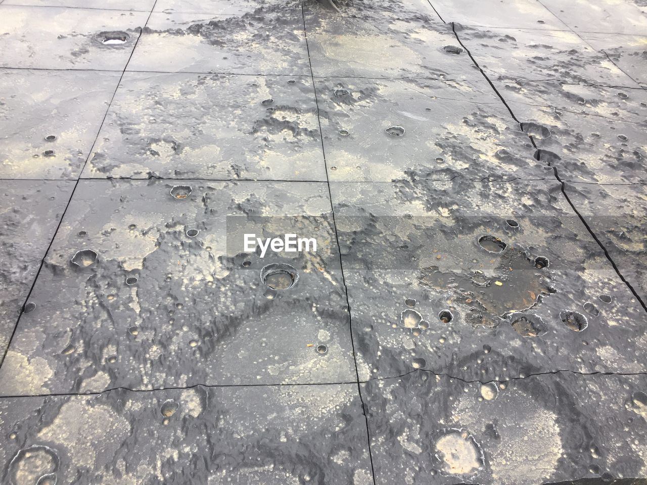 FULL FRAME SHOT OF TILED FLOOR WITH WATER