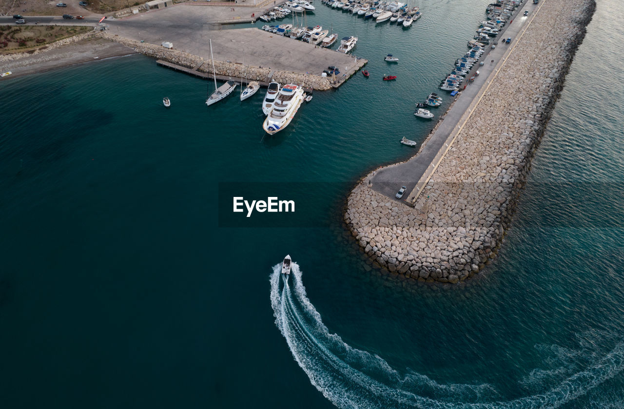 HIGH ANGLE VIEW OF BOAT IN SEA