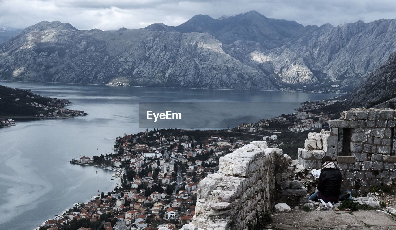 SCENIC VIEW OF LAKE AGAINST MOUNTAIN