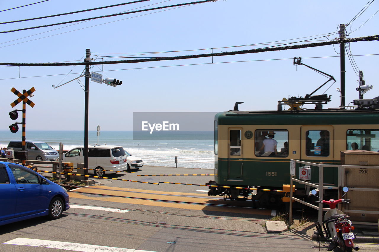 VIEW OF OVERHEAD CABLE CAR IN CITY
