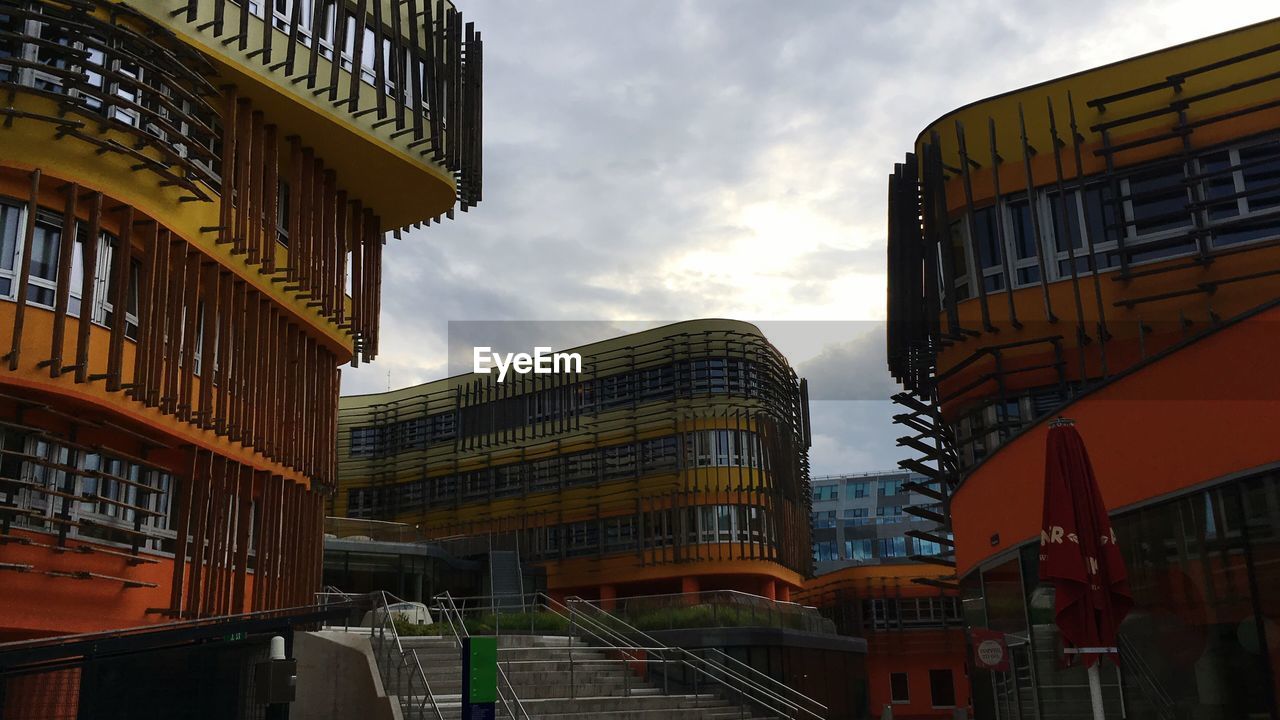 LOW ANGLE VIEW OF BUILDINGS AGAINST SKY