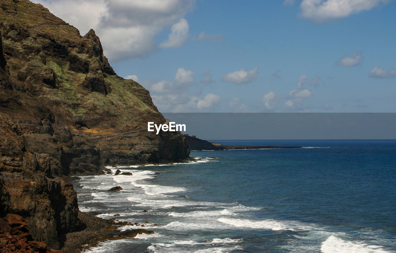 PANORAMIC VIEW OF SEA AGAINST SKY