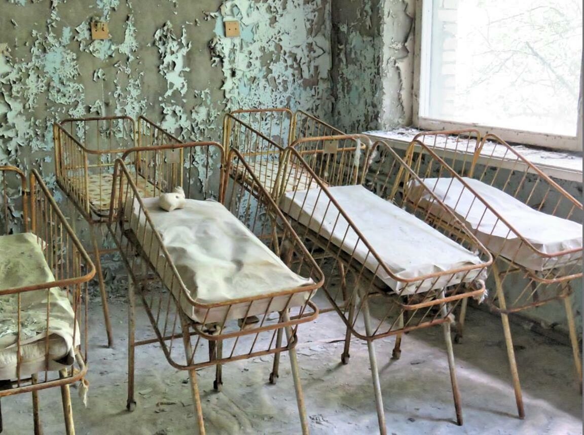 ABANDONED CHAIRS IN ROOM