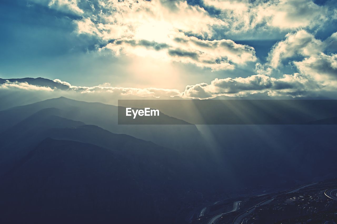 SCENIC VIEW OF MOUNTAIN RANGE AGAINST SKY